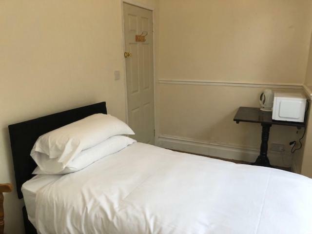 Budget Rooms Crosskeys نيوبورت المظهر الخارجي الصورة